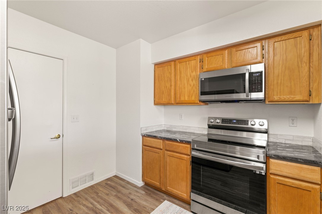 Las Vegas, Nevada 89118, United States, 2 Bedrooms Bedrooms, ,2 BathroomsBathrooms,Residential,Pending,208741