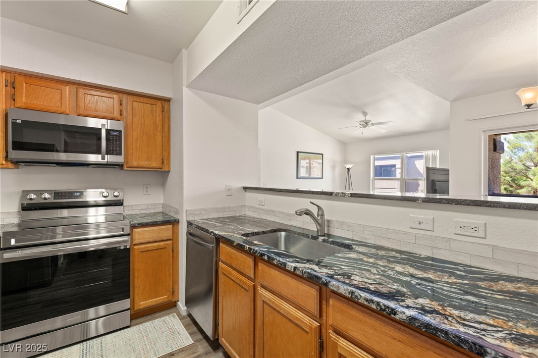 Las Vegas, Nevada 89118, United States, 2 Bedrooms Bedrooms, ,2 BathroomsBathrooms,Residential,Pending,208741