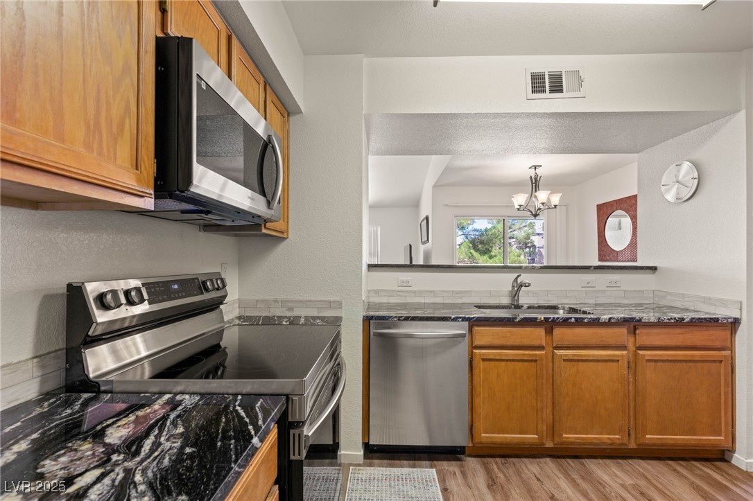 Las Vegas, Nevada 89118, United States, 2 Bedrooms Bedrooms, ,2 BathroomsBathrooms,Residential,Pending,208741