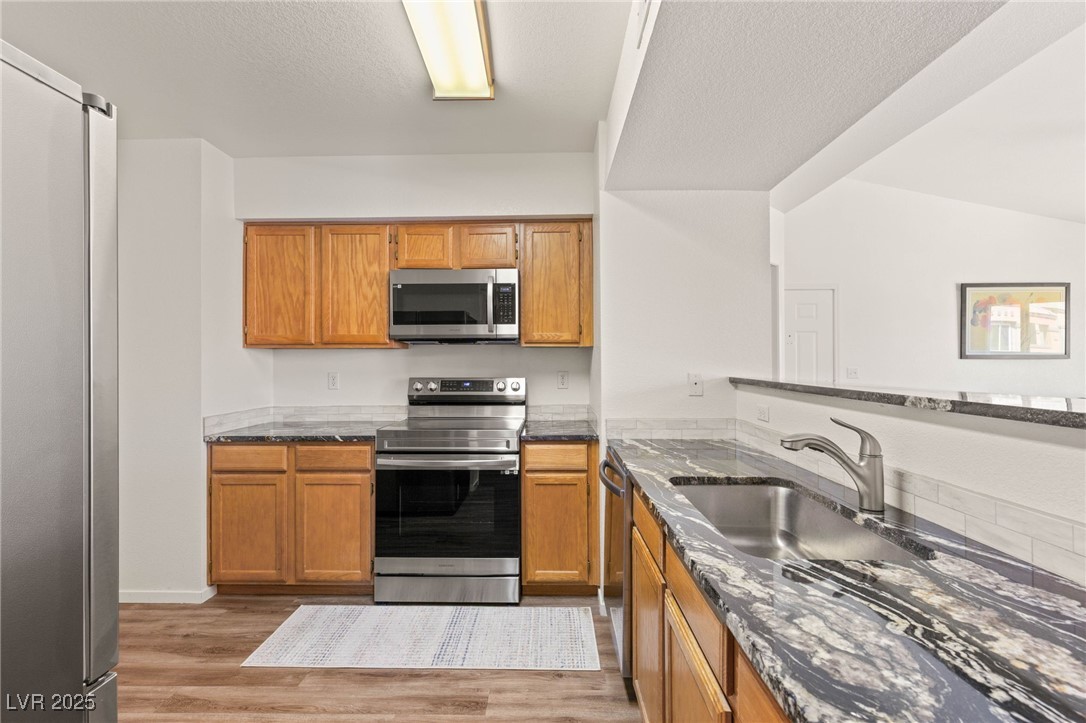 Las Vegas, Nevada 89118, United States, 2 Bedrooms Bedrooms, ,2 BathroomsBathrooms,Residential,Pending,208741