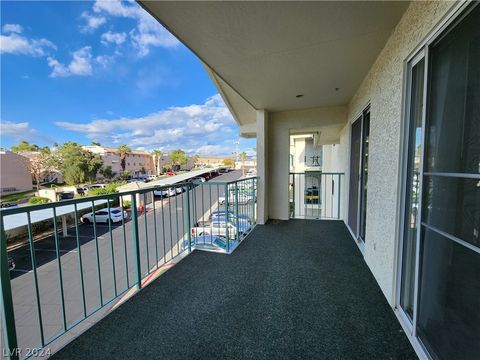 Condominium in Laughlin NV 3550 Bay Sands Drive 20.jpg