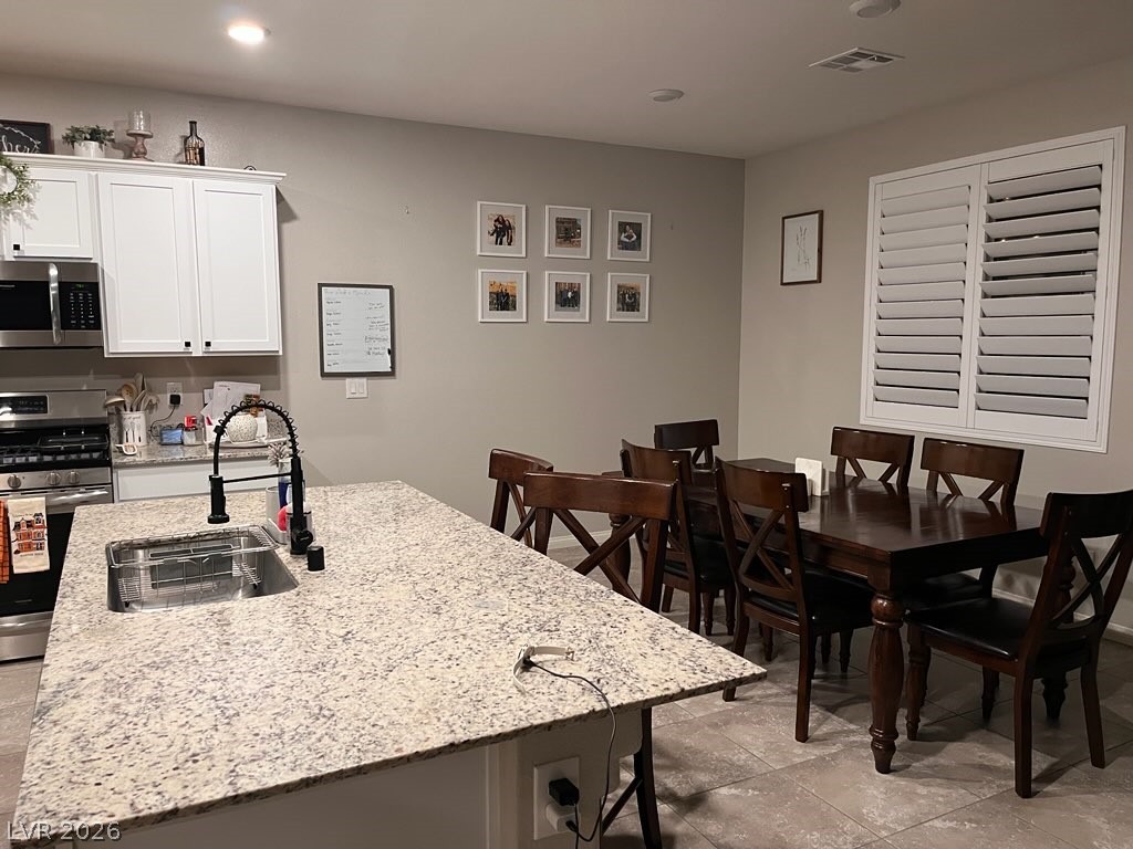 4507 Creekside Cavern Avenue