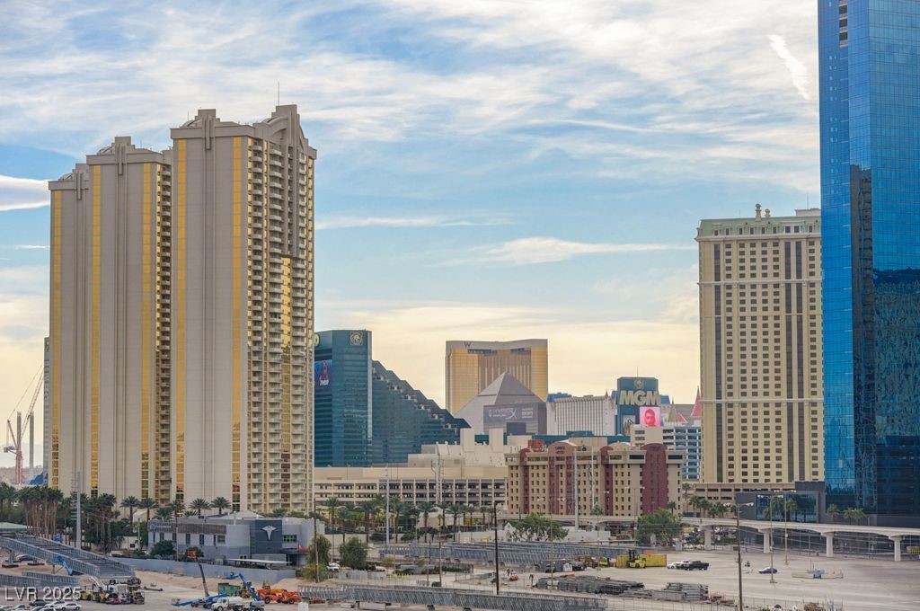 211 E Flamingo Road 601