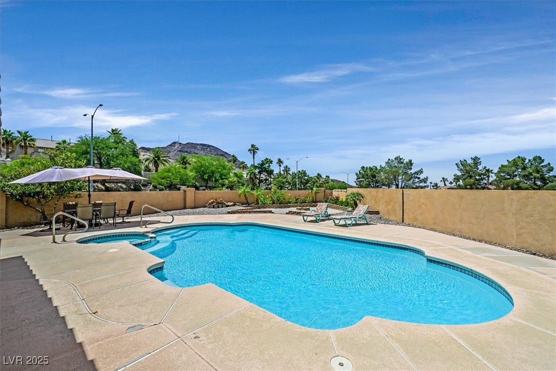 Henderson, Nevada 89002, United States, 4 Bedrooms Bedrooms, ,3 BathroomsBathrooms,Residential,Active,151560