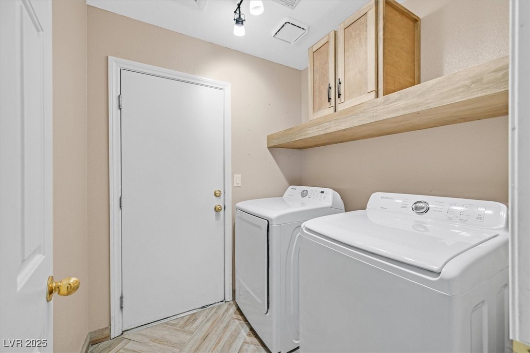 Henderson, Nevada 89002, United States, 4 Bedrooms Bedrooms, ,3 BathroomsBathrooms,Residential,Active,151560