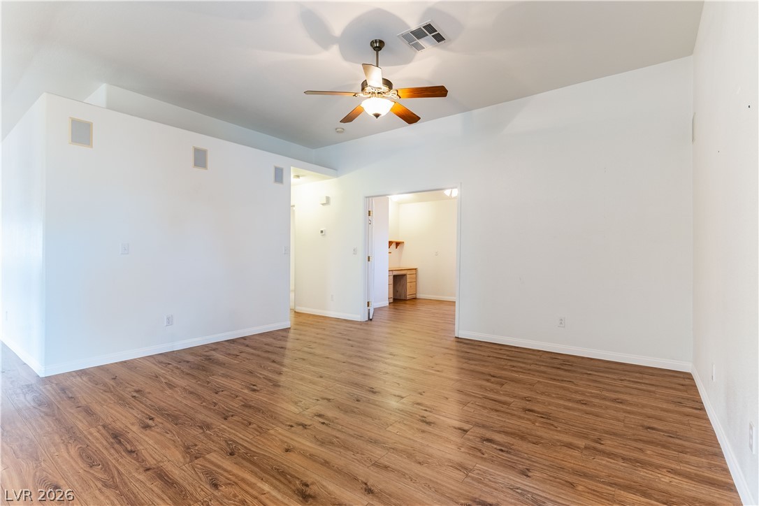 5460 Beach Pine Street