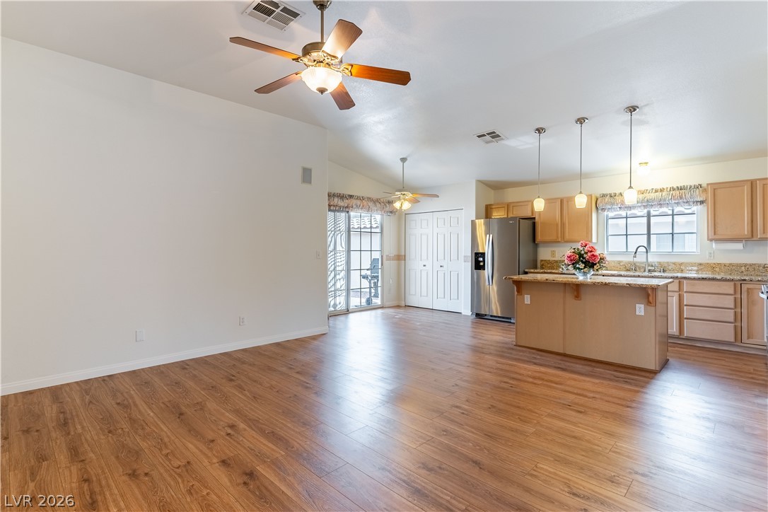 5460 Beach Pine Street