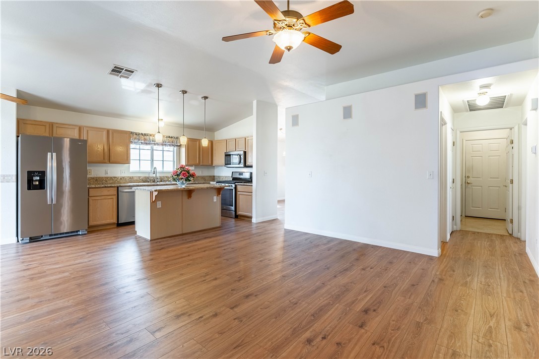 5460 Beach Pine Street