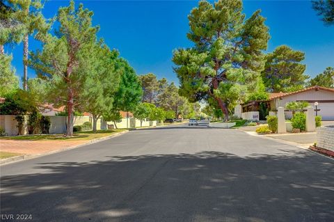 Photo of 1901 S Calle De Espana, Las Vegas, NV 89102 (MLS # 2586630)