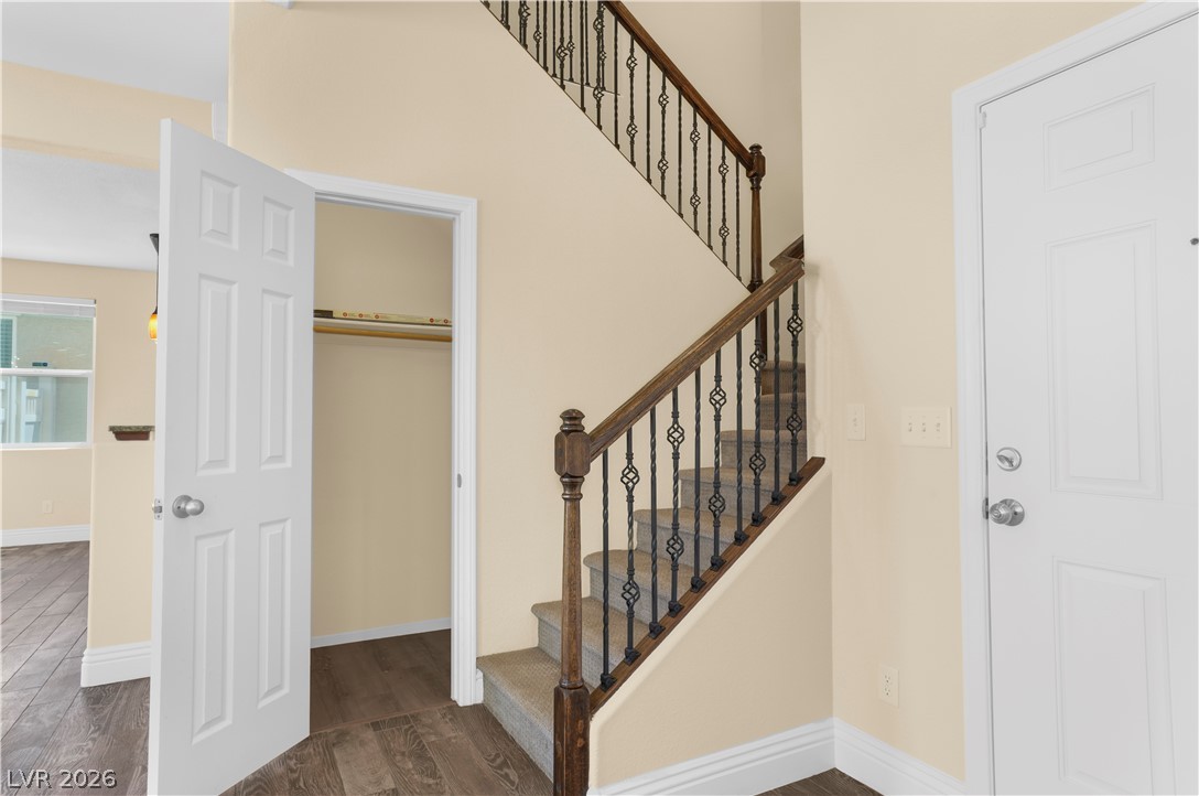 948 Crescent Falls Street