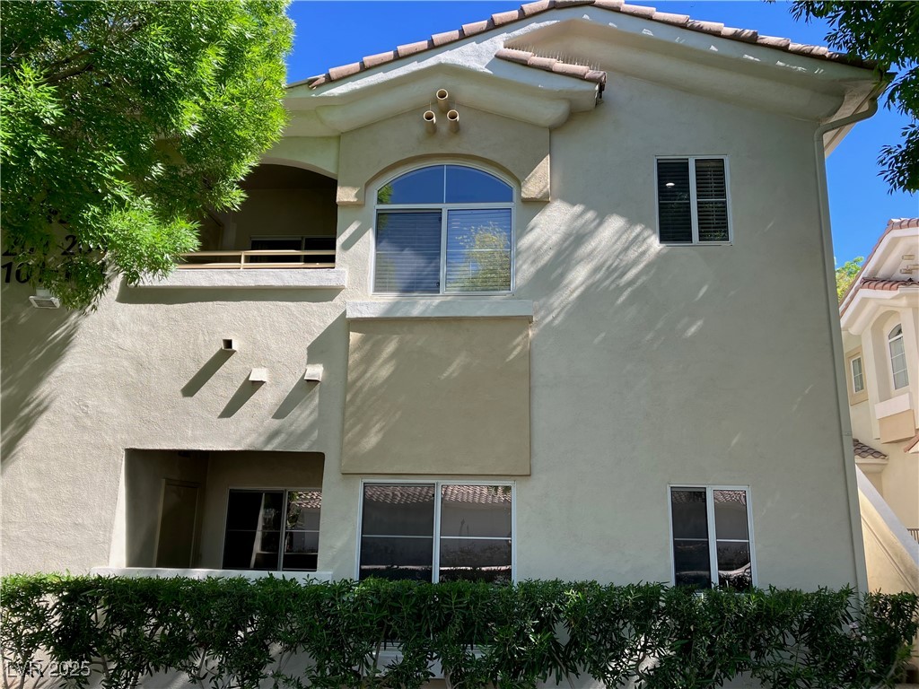 1420 Red Crest Lane 202