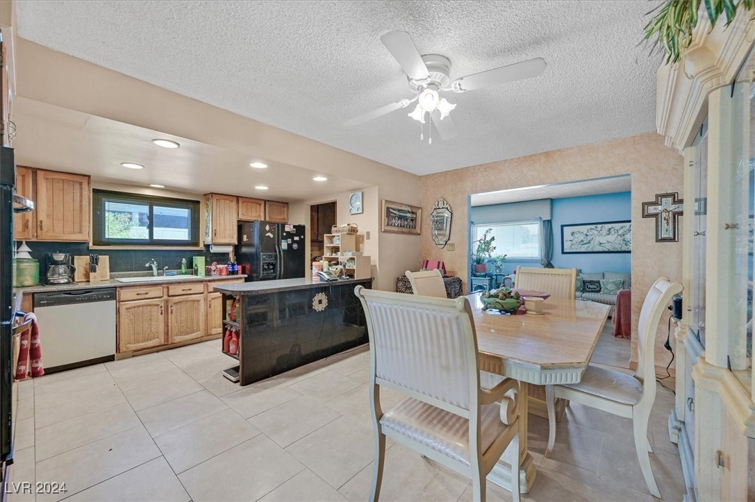 Las Vegas, Nevada 89121, United States, 3 Bedrooms Bedrooms, ,2 BathroomsBathrooms,Residential,Pending,41771