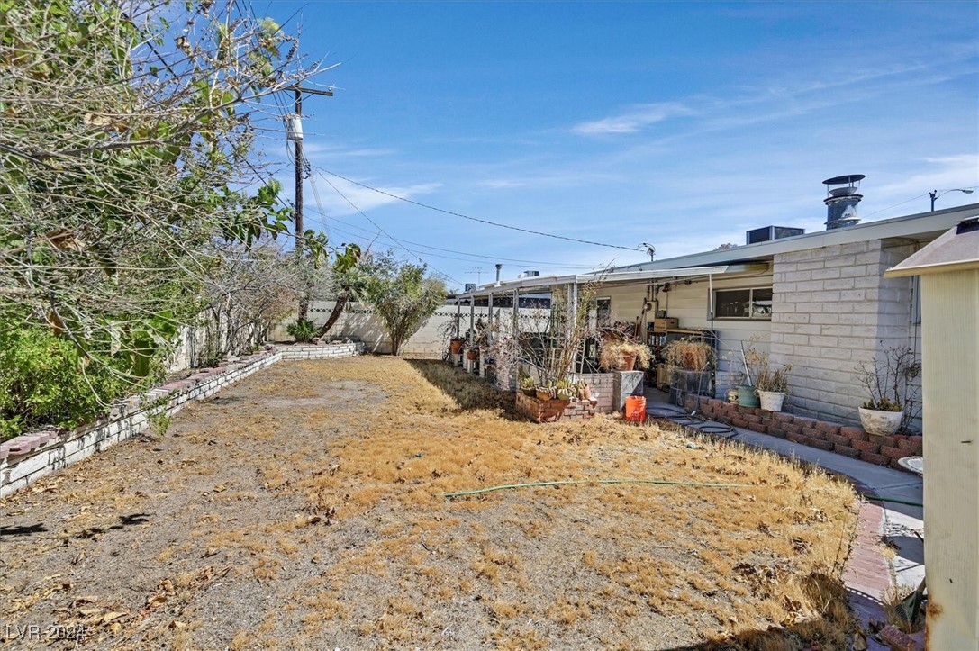 Las Vegas, Nevada 89121, United States, 3 Bedrooms Bedrooms, ,2 BathroomsBathrooms,Residential,Pending,41771