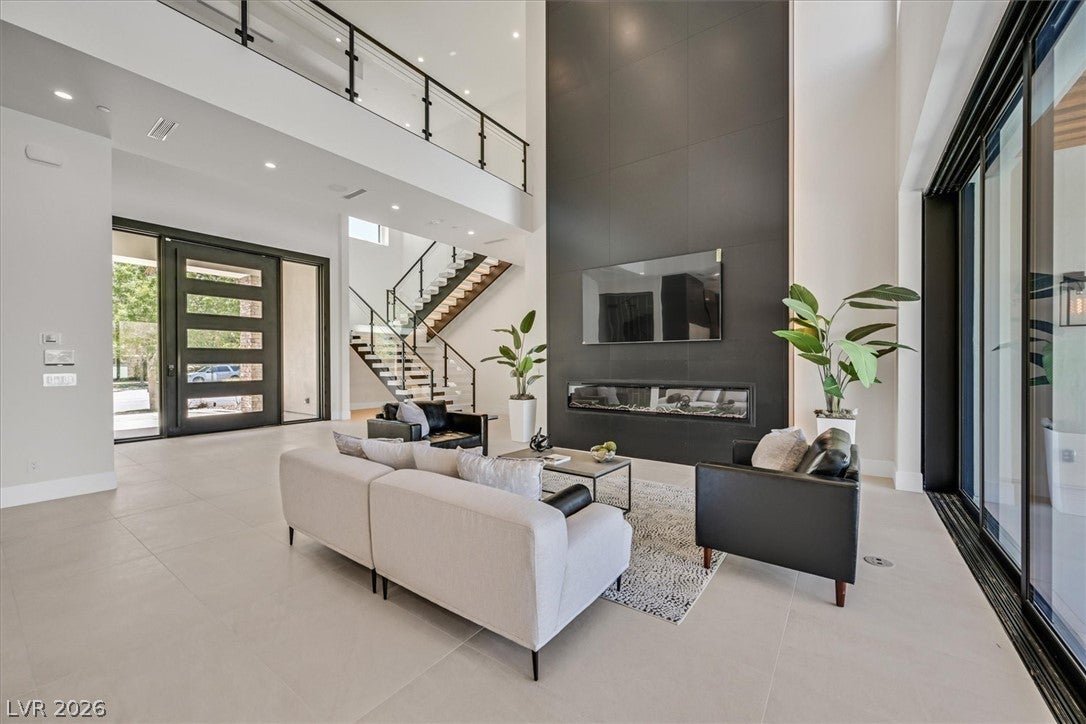 34 Vintage Canyon Street