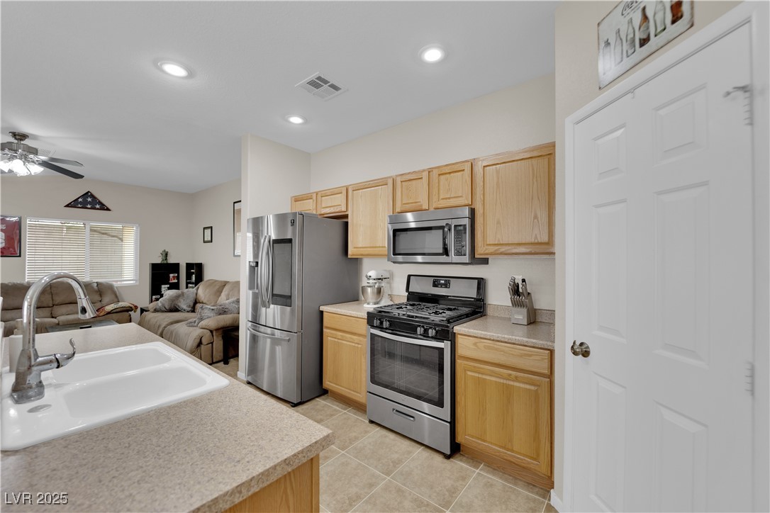 8873 Happy Stream Avenue, Las Vegas, Nevada image 7