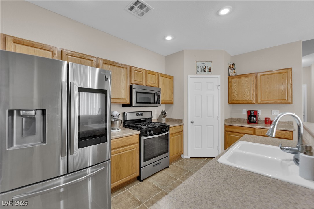 8873 Happy Stream Avenue, Las Vegas, Nevada image 8