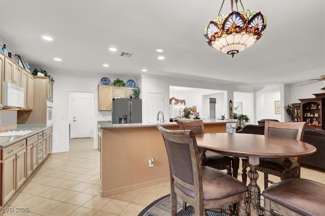 Henderson, Nevada 89052, United States, 2 Bedrooms Bedrooms, ,2 BathroomsBathrooms,Residential,Pending,85013