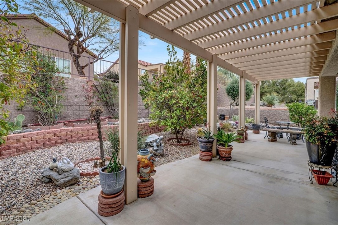 Henderson, Nevada 89052, United States, 2 Bedrooms Bedrooms, ,2 BathroomsBathrooms,Residential,Pending,85013