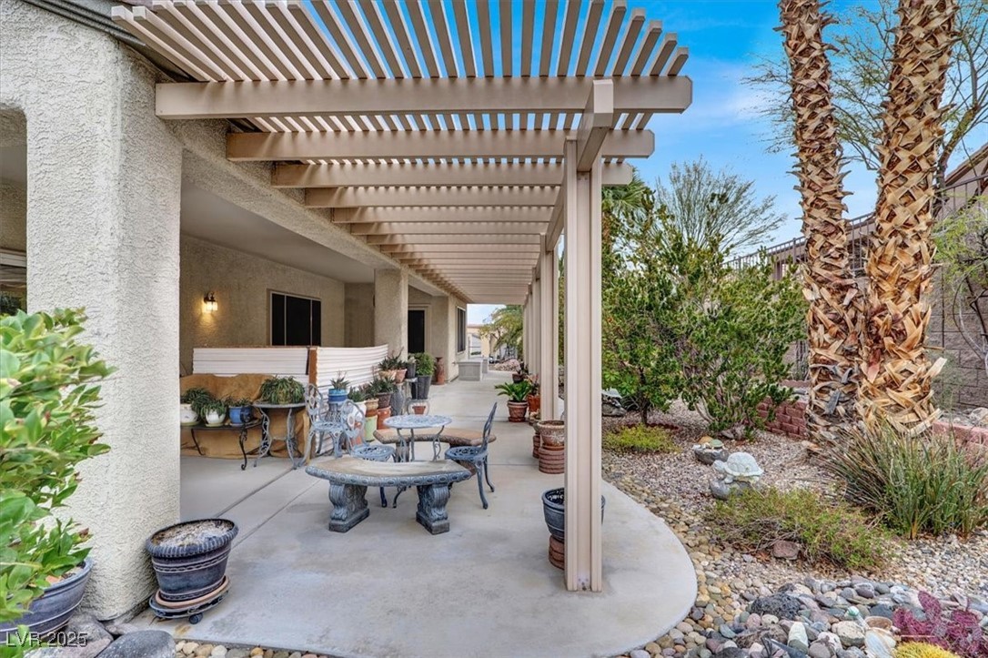 Henderson, Nevada 89052, United States, 2 Bedrooms Bedrooms, ,2 BathroomsBathrooms,Residential,Pending,85013