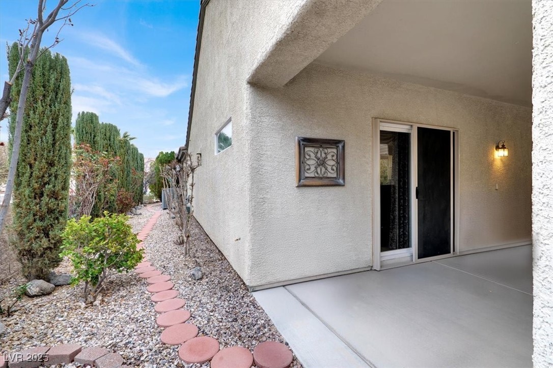 Henderson, Nevada 89052, United States, 2 Bedrooms Bedrooms, ,2 BathroomsBathrooms,Residential,Pending,85013