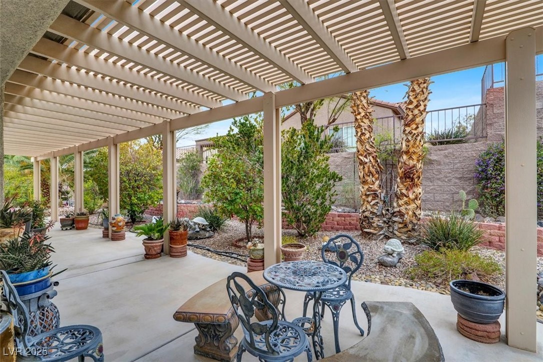 Henderson, Nevada 89052, United States, 2 Bedrooms Bedrooms, ,2 BathroomsBathrooms,Residential,Pending,85013