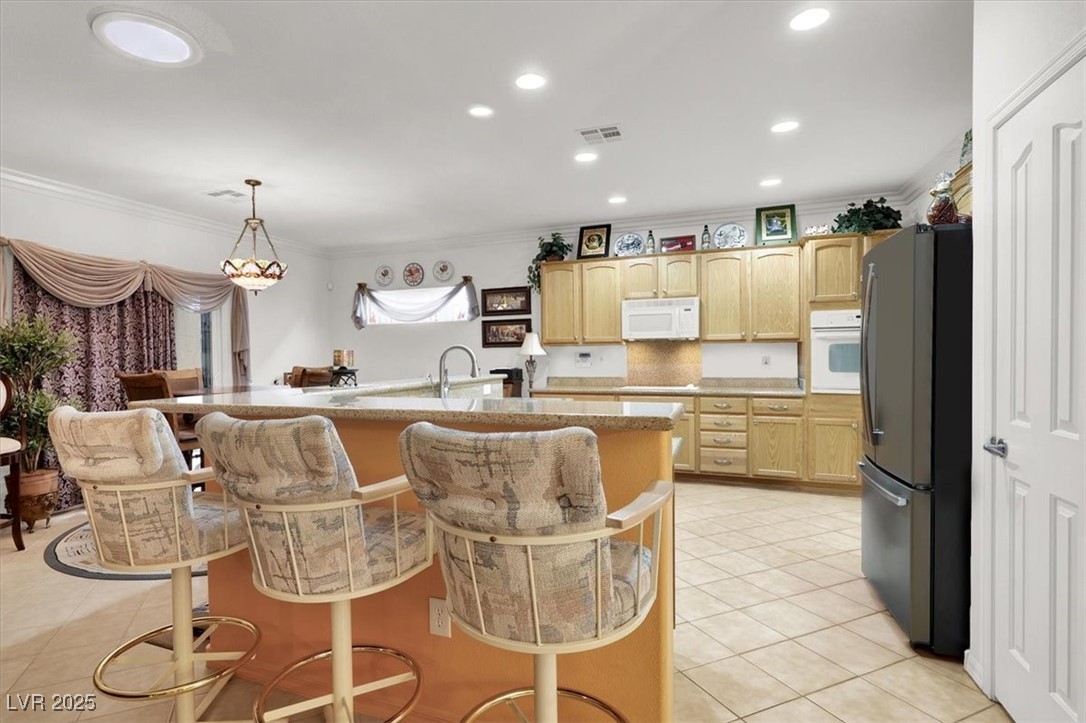 Henderson, Nevada 89052, United States, 2 Bedrooms Bedrooms, ,2 BathroomsBathrooms,Residential,Pending,85013