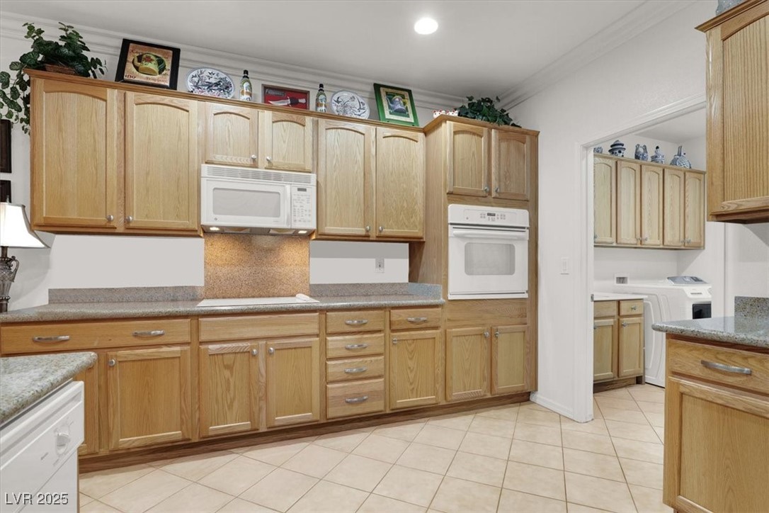 Henderson, Nevada 89052, United States, 2 Bedrooms Bedrooms, ,2 BathroomsBathrooms,Residential,Pending,85013