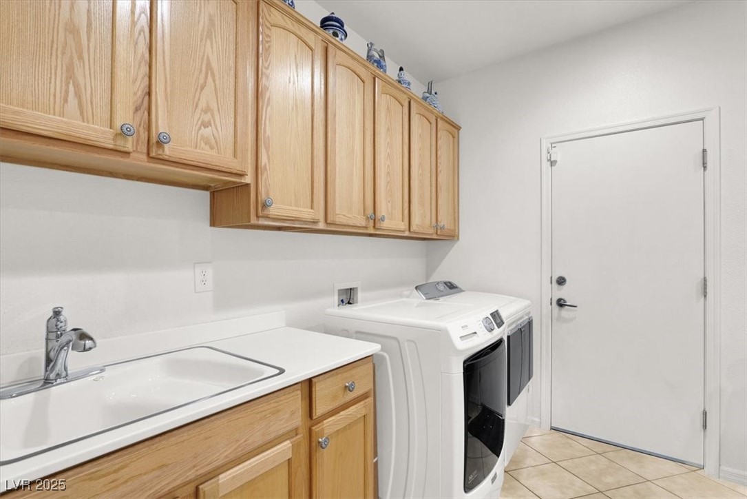 Henderson, Nevada 89052, United States, 2 Bedrooms Bedrooms, ,2 BathroomsBathrooms,Residential,Pending,85013