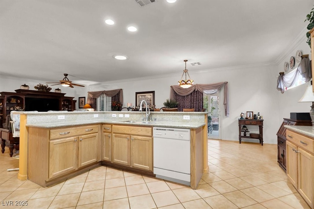 Henderson, Nevada 89052, United States, 2 Bedrooms Bedrooms, ,2 BathroomsBathrooms,Residential,Pending,85013