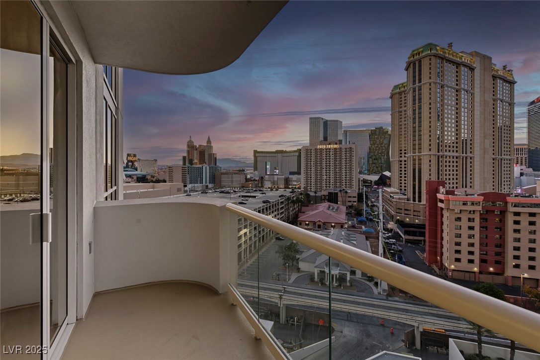 135 E HARMON Avenue 1001