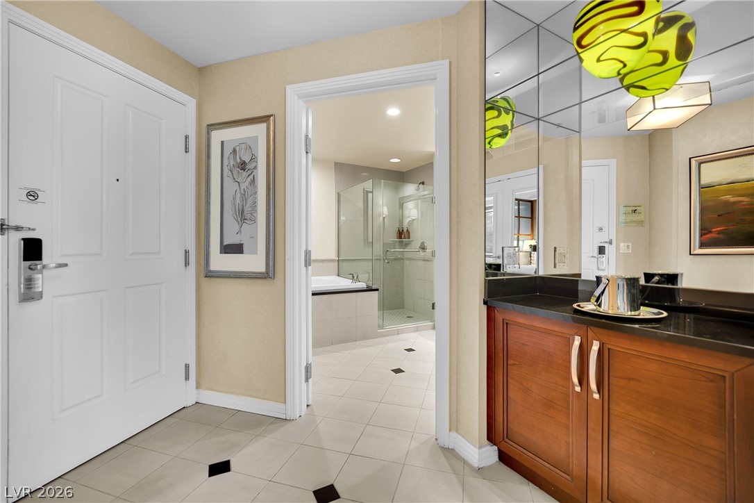135 E Harmon Avenue 2409