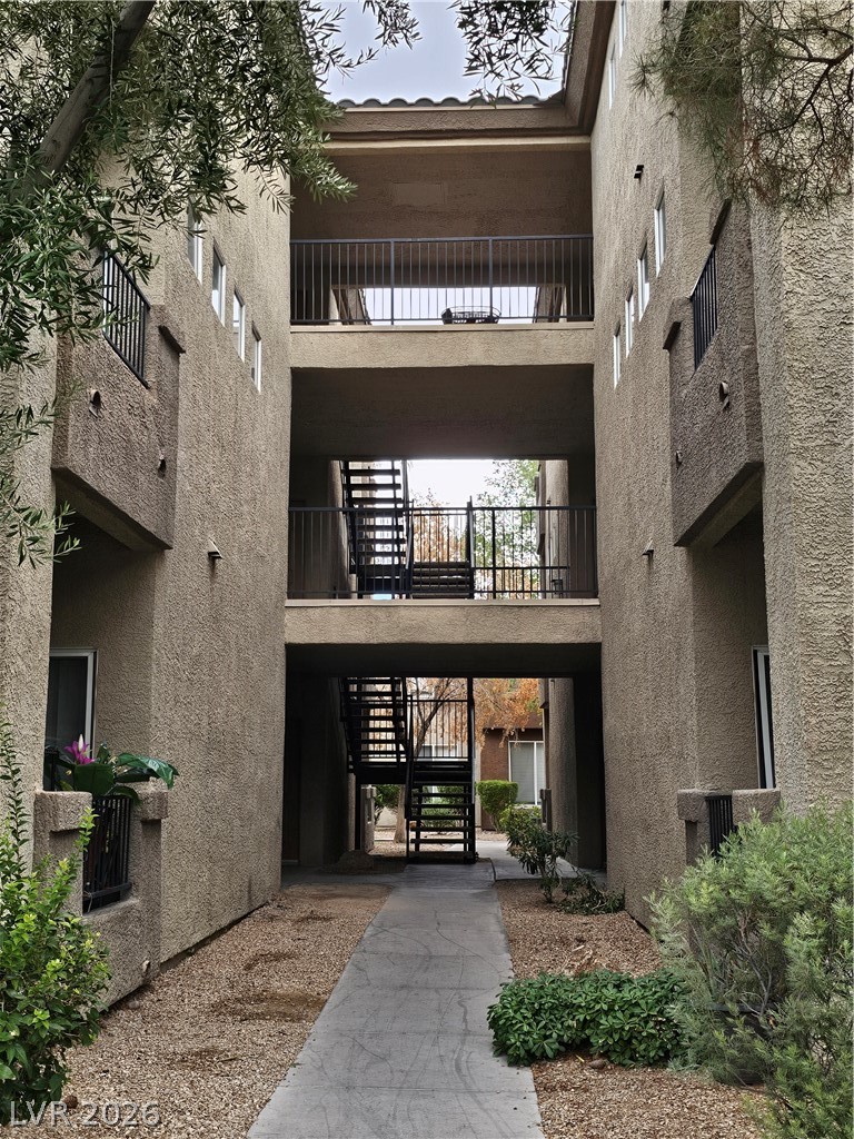 Properties 4 4400 S Jones Boulevard 2102