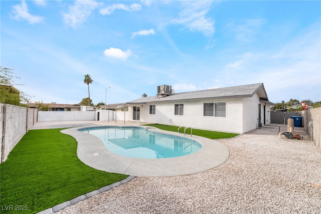 Properties 4 652 Red Lake Way