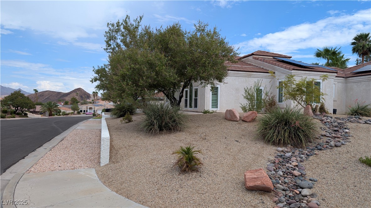 997 Gladiola Way