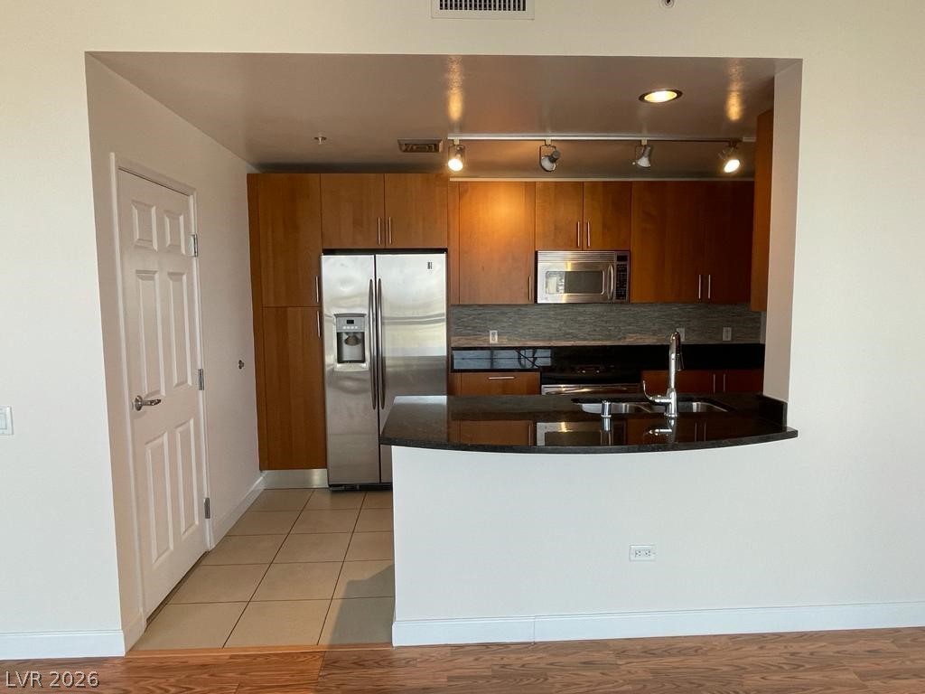 200 W Sahara Avenue 1112