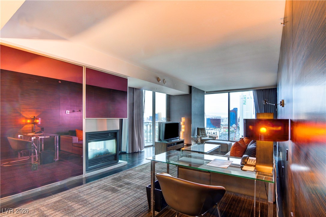 4381 W Flamingo Road 19302