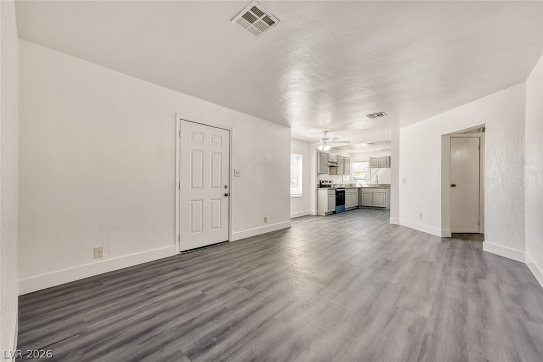 1325 E Oakey Boulevard