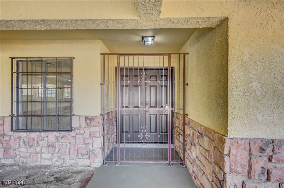 4327 E Cleveland Avenue