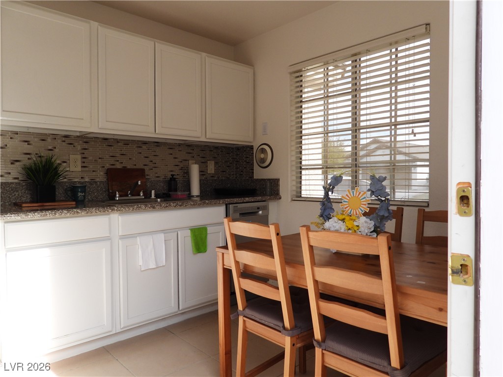 4281 Village Hills Street