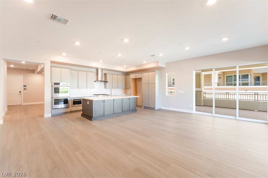 9128 Las Manaitas Avenue 201