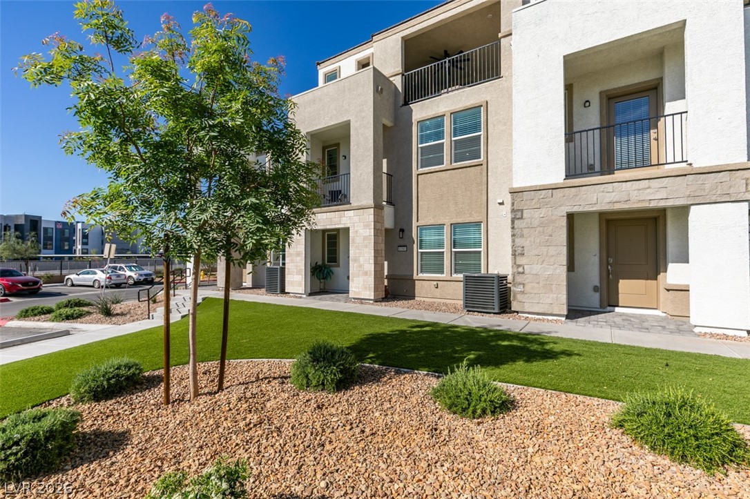 6180 Garden Crest Street