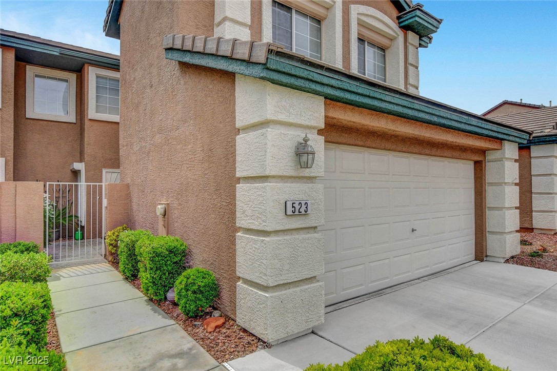 523 Crimson View Place