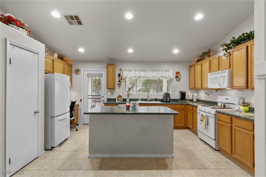 North Las Vegas, Nevada 89084, United States, 3 Bedrooms Bedrooms, ,2 BathroomsBathrooms,Residential,Pending,84487