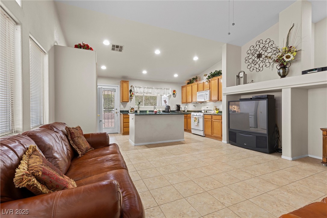 North Las Vegas, Nevada 89084, United States, 3 Bedrooms Bedrooms, ,2 BathroomsBathrooms,Residential,Pending,84487