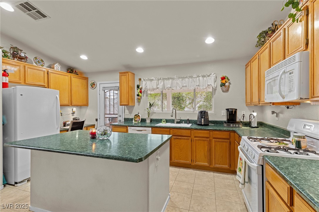 North Las Vegas, Nevada 89084, United States, 3 Bedrooms Bedrooms, ,2 BathroomsBathrooms,Residential,Pending,84487