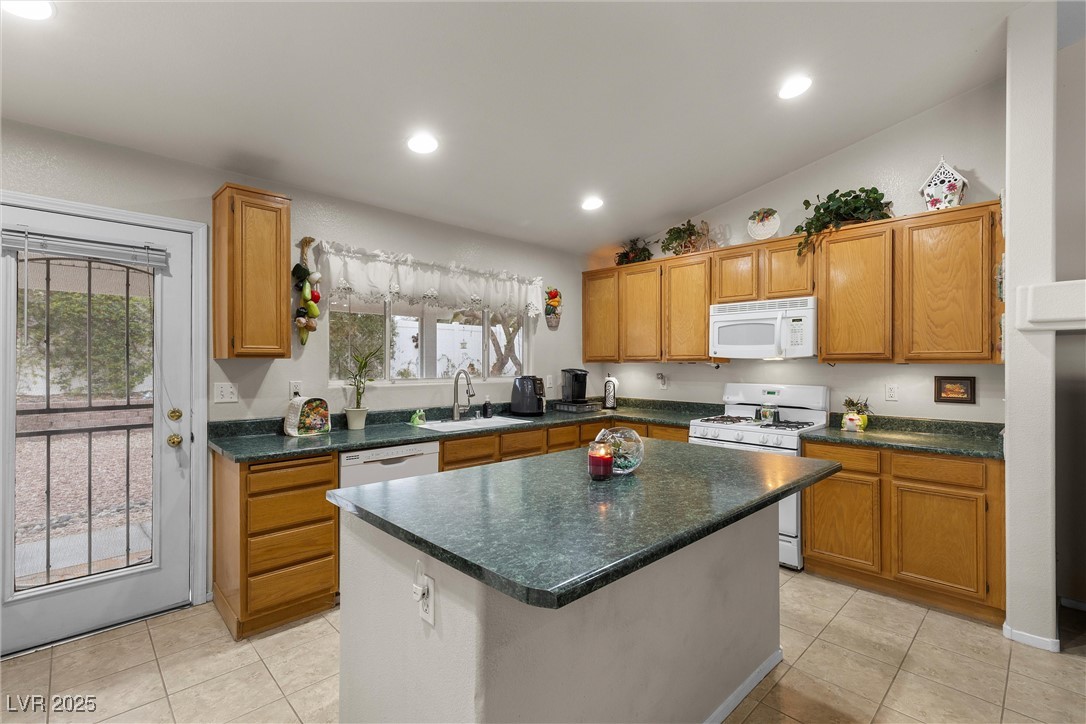 North Las Vegas, Nevada 89084, United States, 3 Bedrooms Bedrooms, ,2 BathroomsBathrooms,Residential,Pending,84487