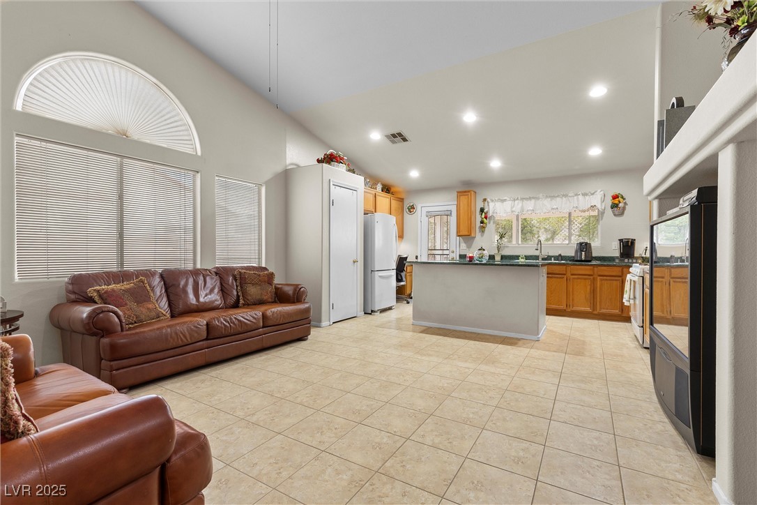 North Las Vegas, Nevada 89084, United States, 3 Bedrooms Bedrooms, ,2 BathroomsBathrooms,Residential,Pending,84487