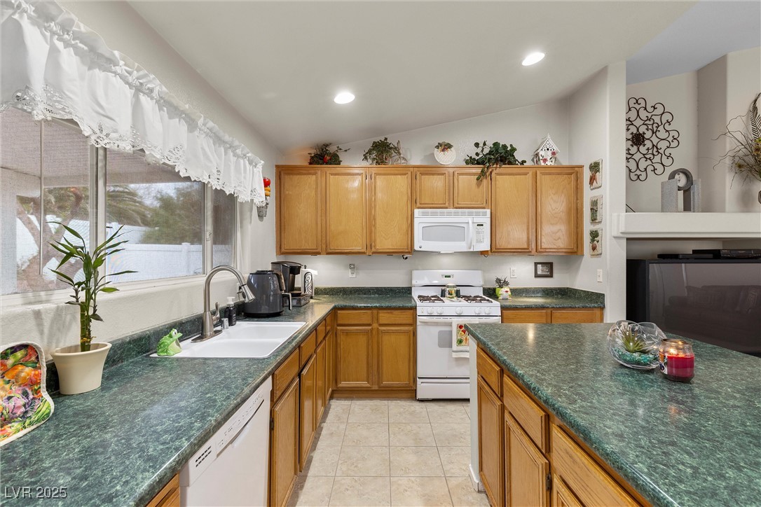 North Las Vegas, Nevada 89084, United States, 3 Bedrooms Bedrooms, ,2 BathroomsBathrooms,Residential,Pending,84487