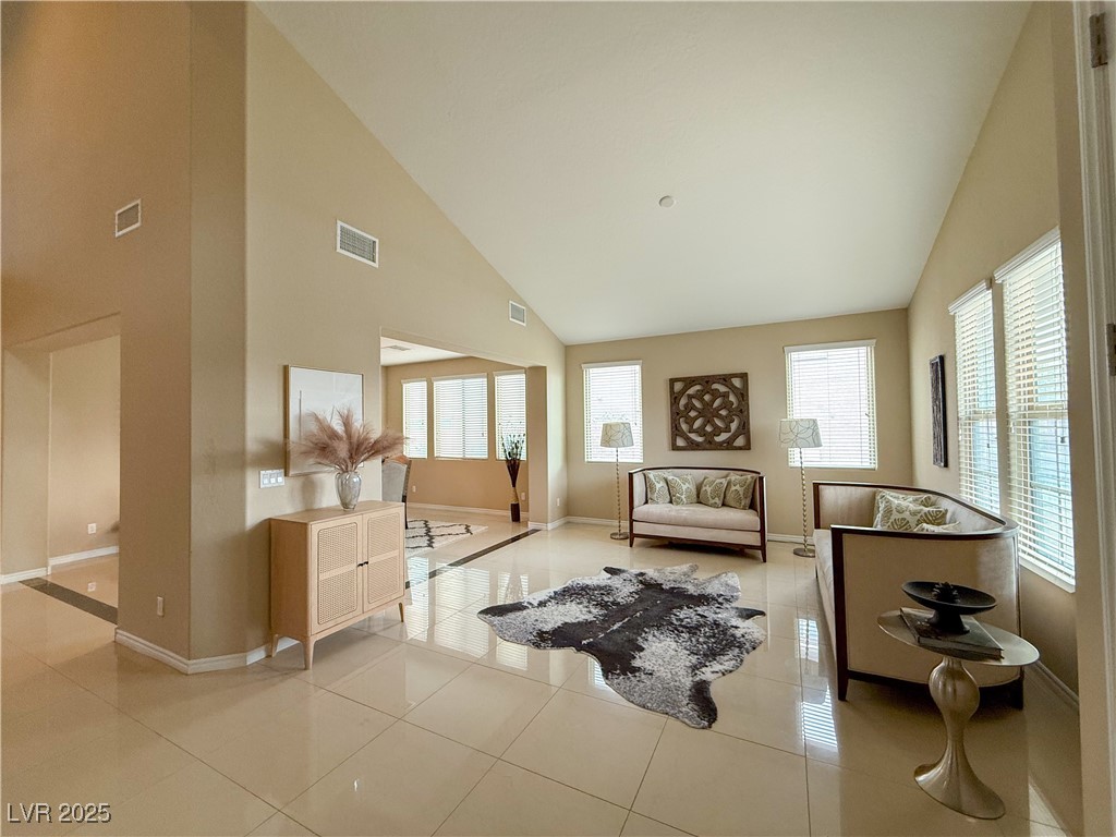 7276 White Bloom Avenue