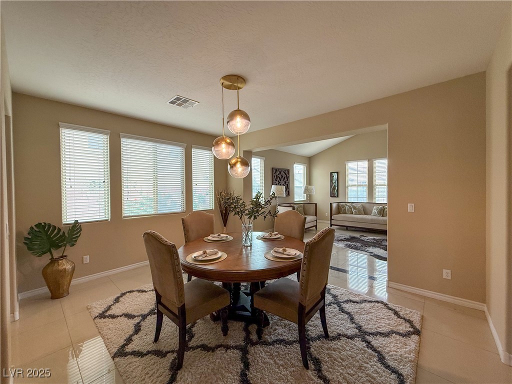 7276 White Bloom Avenue